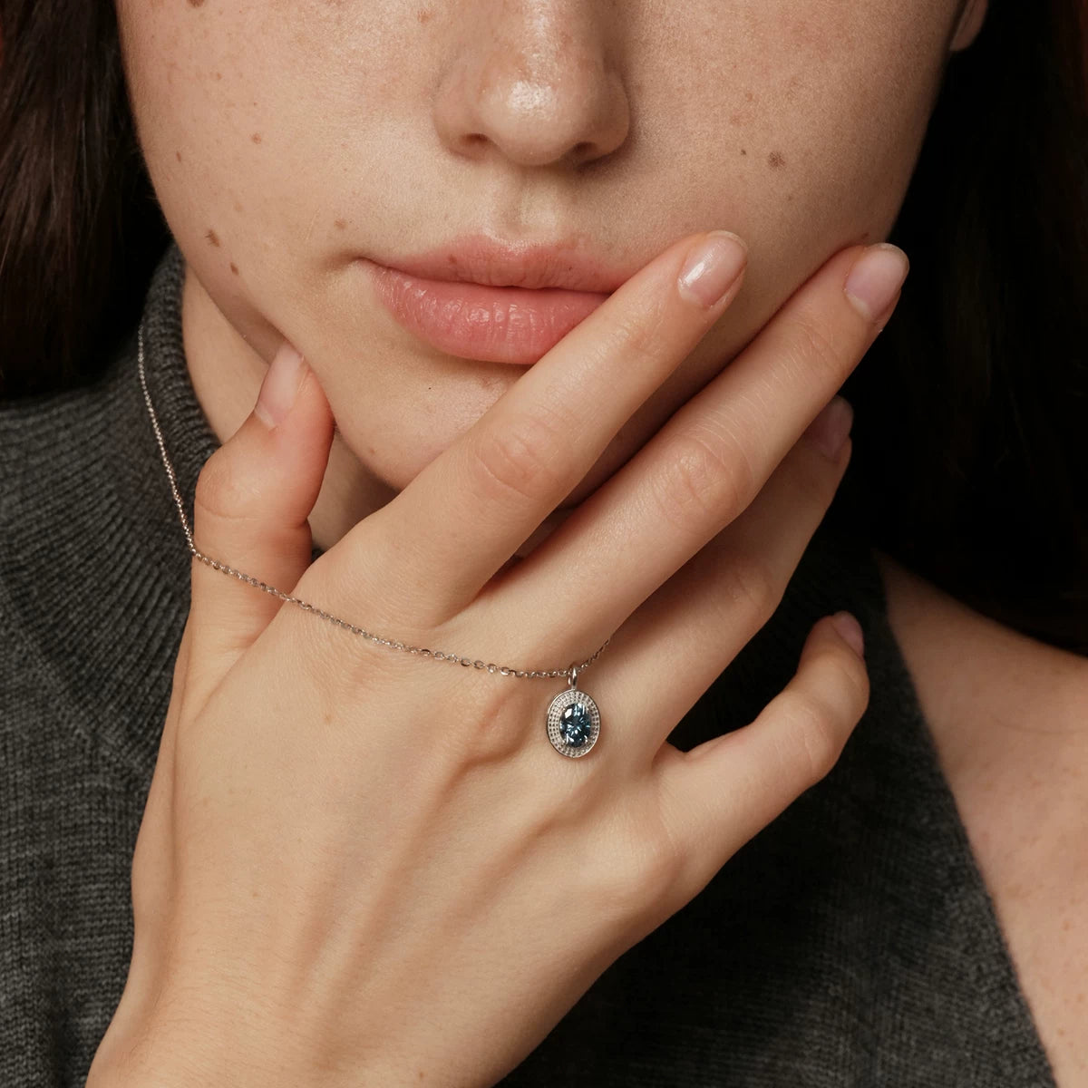 Sanswood Sengo "Darcy" High-End Primary Color Blue Moissanite Necklace Women'S Commuting Temperament Clavicle Chain Main image